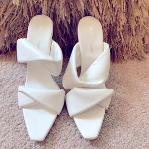 Perfect white puffer sandals! Never worn brand new!!
